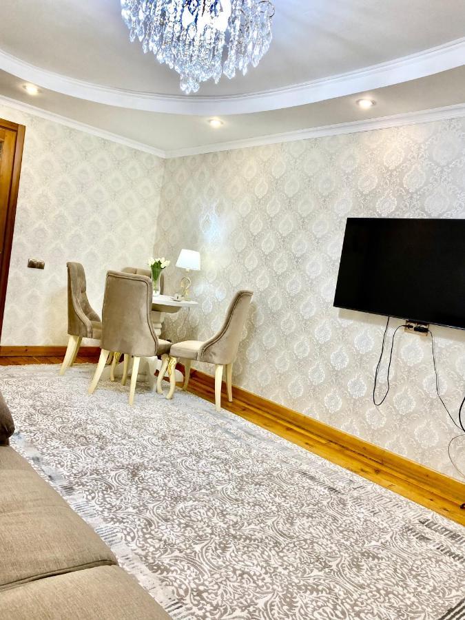 Ferienwohnung Просторная 3 Комнатная Квартира На Арбате Almaty Exterior foto